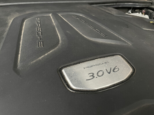 Porsche Cayenne 3.0 V6 340hp 2018 NEW MODEL -Orig. NL-, ST-296-D.