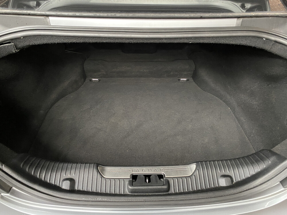 Jaguar XJ5.0 V8 Premium Luxury LWB 385 PS 2010, J-956-RX.