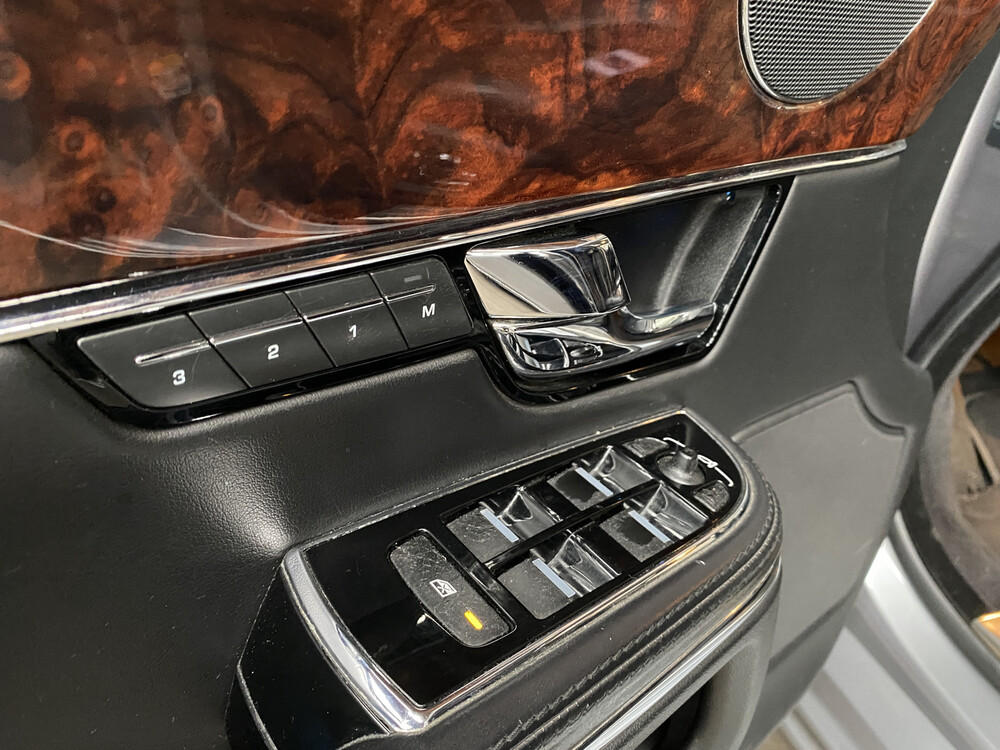 Jaguar XJ5.0 V8 Premium Luxury LWB 385 PS 2010, J-956-RX.