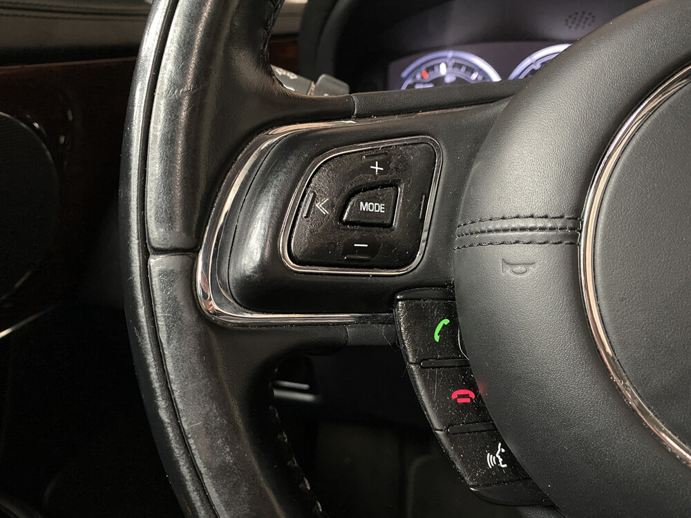 Jaguar XJ5.0 V8 Premium Luxury LWB 385 PS 2010, J-956-RX.