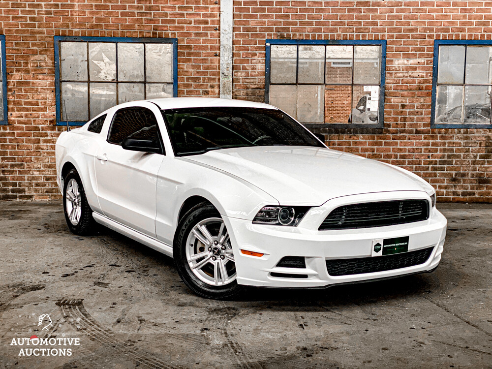 Ford Mustang V6 3.7L 305PS 2013.