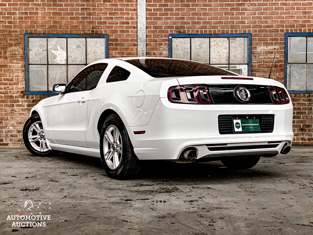Ford Mustang V6 3.7L 305PS 2013.