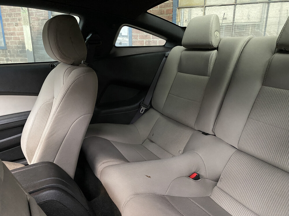 Ford Mustang V6 3.7L 305PS 2013.