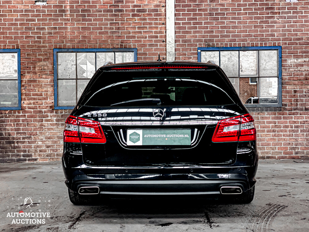 Mercedes-Benz E550 AMG 5.5 V8 E-Klasse 387 PS 2010.