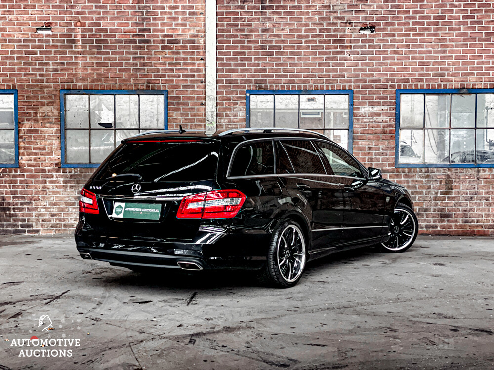 Mercedes-Benz E550 AMG 5.5 V8 E-Klasse 387 PS 2010.