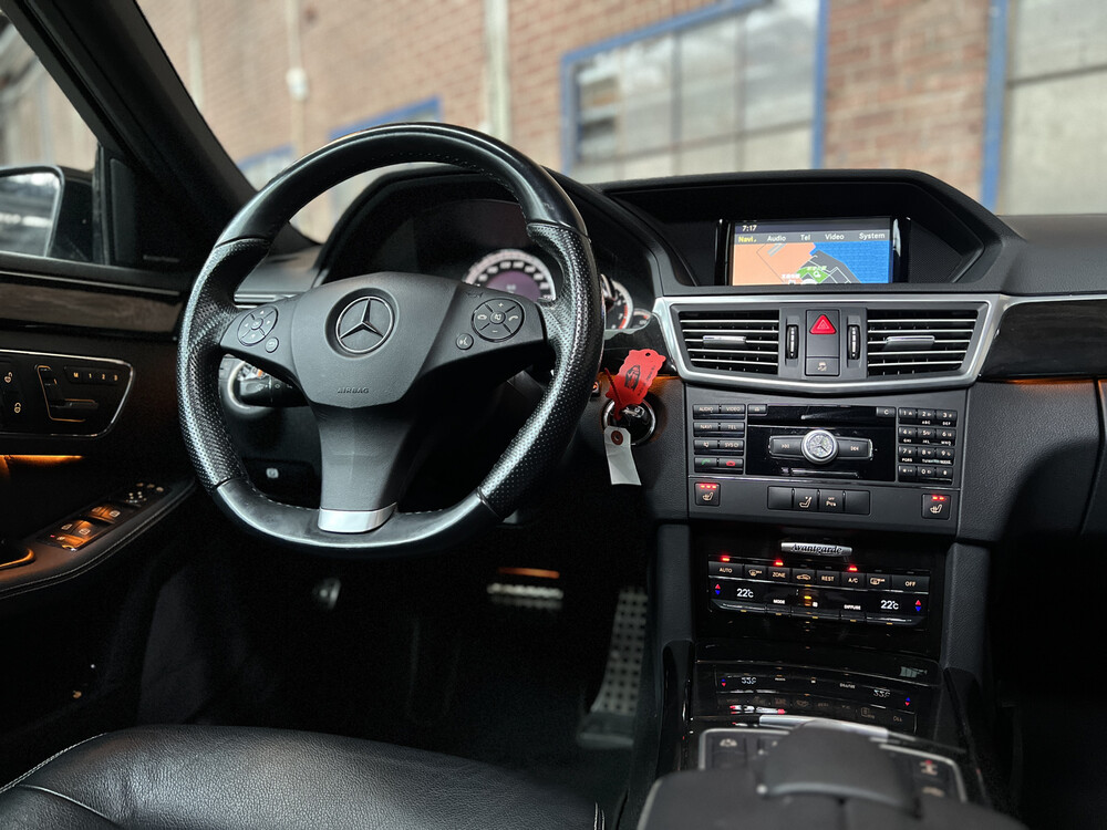 Mercedes-Benz E550 AMG 5.5 V8 E-Klasse 387 PS 2010.