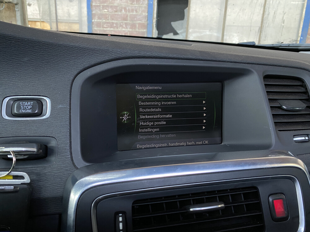 Volvo V60 D6 AWD Plug-In Hybrid Summen 215PS 2013 -Orig NL-, 4-SKK-23