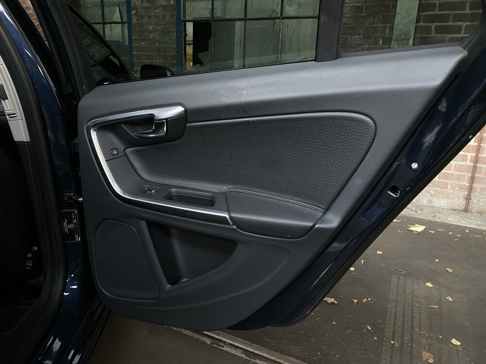 Volvo V60 D6 AWD Plug-In Hybrid Summen 215PS 2013 -Orig NL-, 4-SKK-23