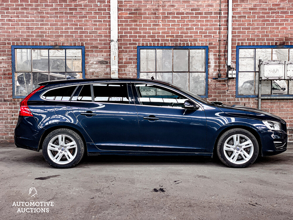 Volvo V60 D6 AWD Plug-In Hybrid Summen 215PS 2013 -Orig NL-, 4-SKK-23