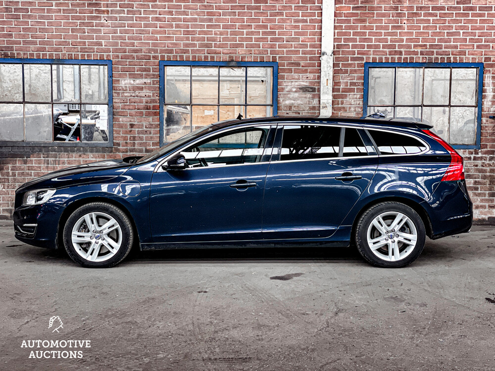 Volvo V60 D6 AWD Plug-In Hybrid Summen 215PS 2013 -Orig NL-, 4-SKK-23