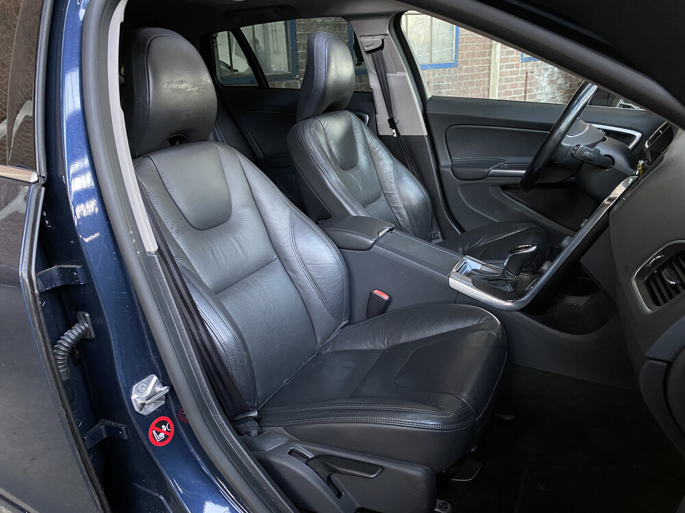 Volvo V60 D6 AWD Plug-In Hybrid Summen 215PS 2013 -Orig NL-, 4-SKK-23