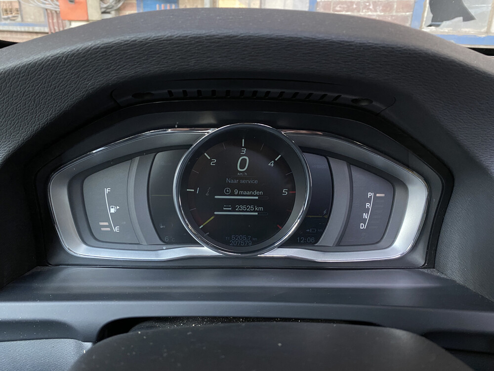 Volvo V60 D6 AWD Plug-In Hybrid Summen 215PS 2013 -Orig NL-, 4-SKK-23