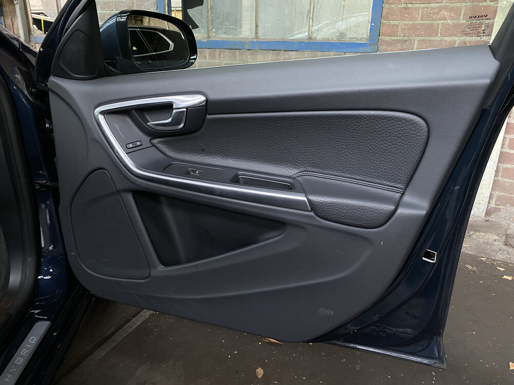 Volvo V60 D6 AWD Plug-In Hybrid Summen 215PS 2013 -Orig NL-, 4-SKK-23