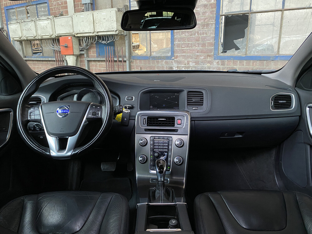 Volvo V60 D6 AWD Plug-In Hybrid Summen 215PS 2013 -Orig NL-, 4-SKK-23