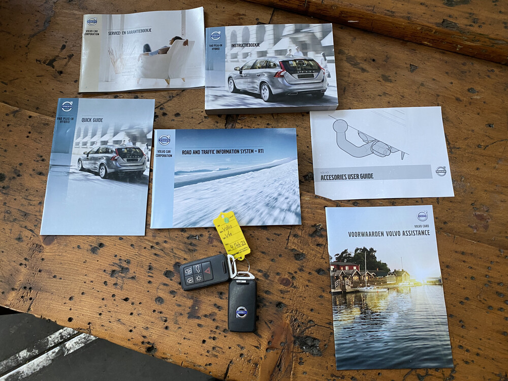 Volvo V60 D6 AWD Plug-In Hybrid Summen 215PS 2013 -Orig NL-, 4-SKK-23