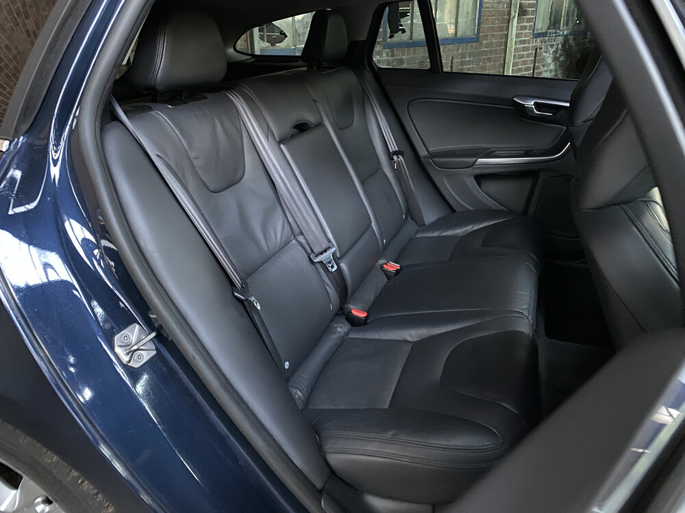 Volvo V60 D6 AWD Plug-In Hybrid Summen 215PS 2013 -Orig NL-, 4-SKK-23