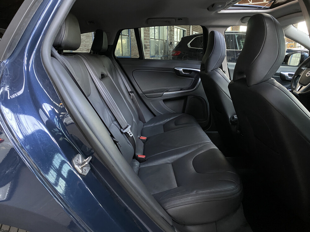 Volvo V60 D6 AWD Plug-In Hybrid Summen 215PS 2013 -Orig NL-, 4-SKK-23