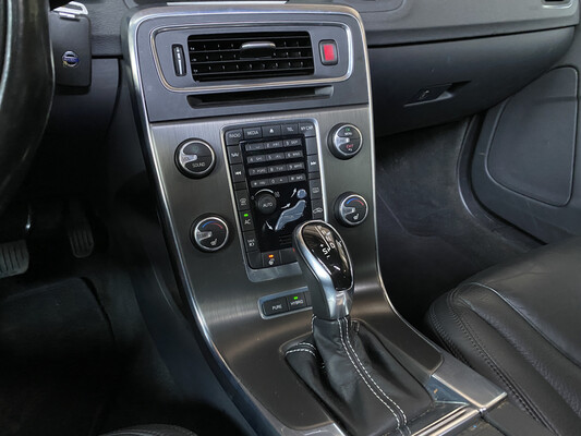 Volvo V60 D6 AWD Plug-In Hybrid Summen 215pk 2013 -Orig NL-, 4-SKK-23