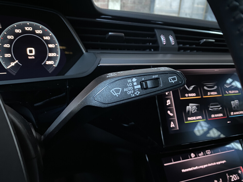 Audi e-tron 55 Quattro Advanced Pro Line 360PS 2018, J-696-RZ