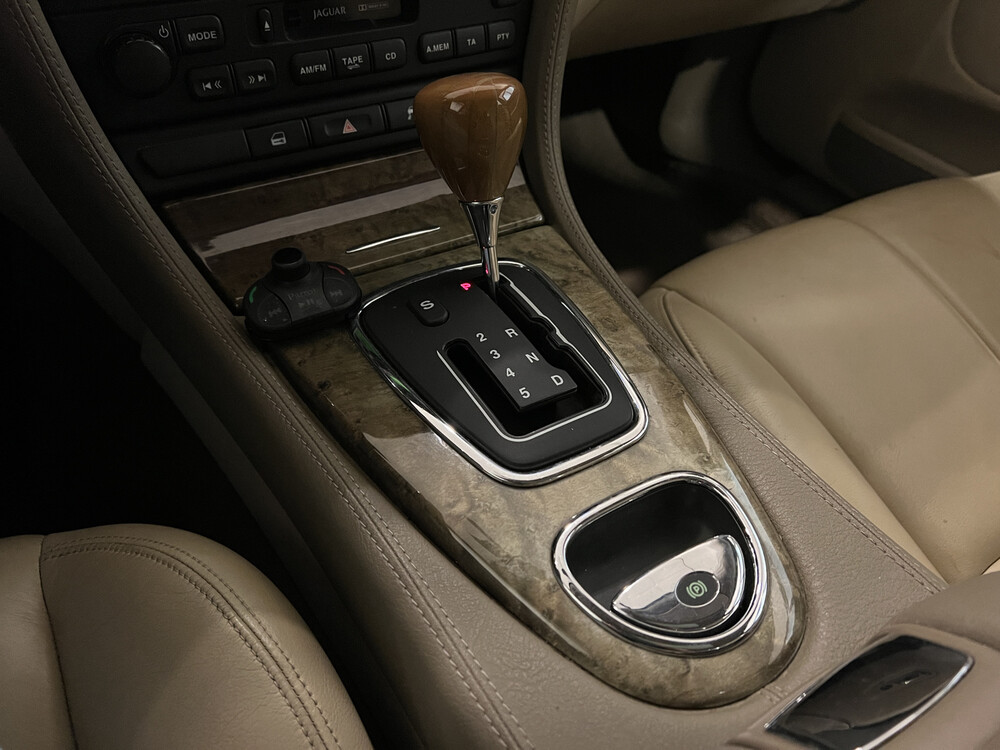 Jaguar S-type Executive 2.5 V6 208hp 2002, 86-JT-BZ
