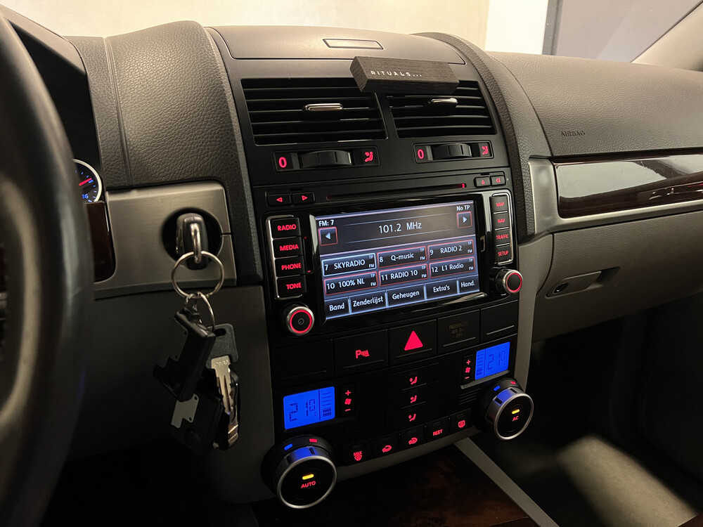 Volkswagen Touareg 3.6 V6 FSI Highline 280hp 2008, 37-HGR-5