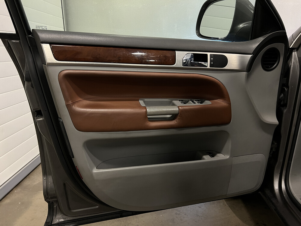 Volkswagen Touareg 3.6 V6 FSI Highline 280hp 2008, 37-HGR-5