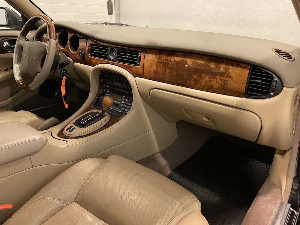 Jaguar XJ 3.2 V8 Executive 237hp 2002, 41-ZKN-1