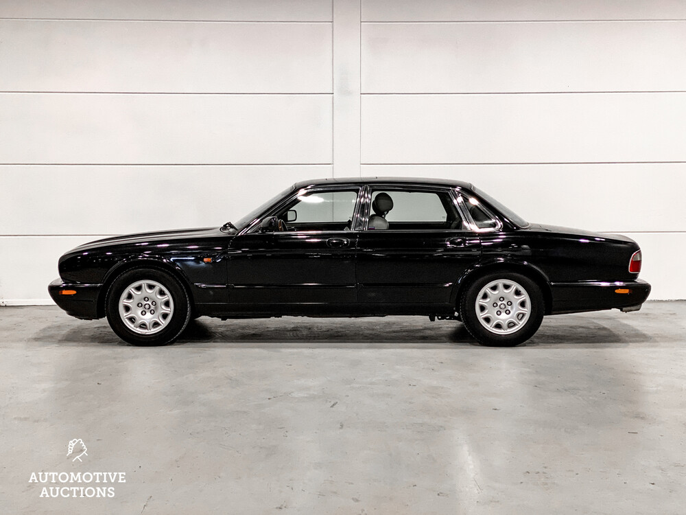 Jaguar XJ 3.2 V8 Executive 237hp 2002, 41-ZKN-1