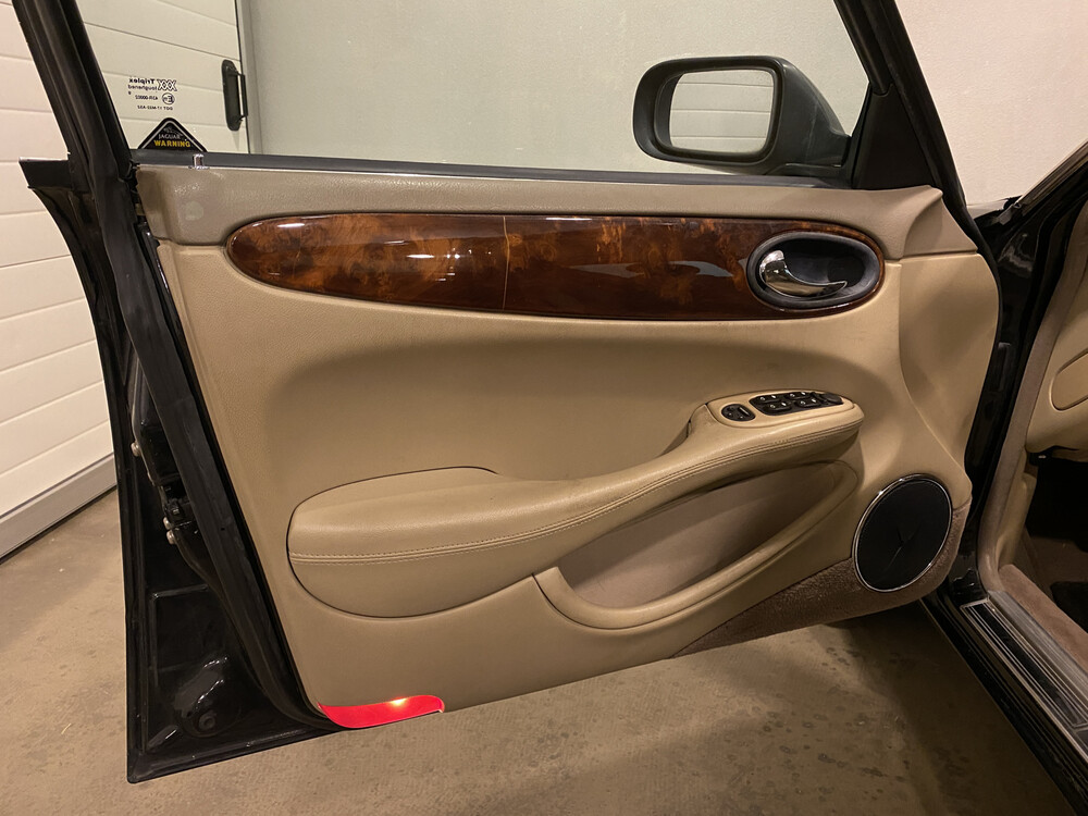 Jaguar XJ 3.2 V8 Executive 237hp 2002, 41-ZKN-1