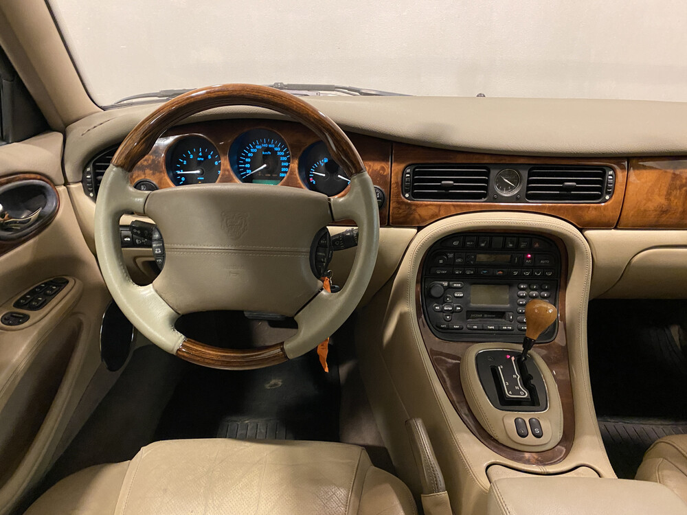Jaguar XJ 3.2 V8 Executive 237hp 2002, 41-ZKN-1
