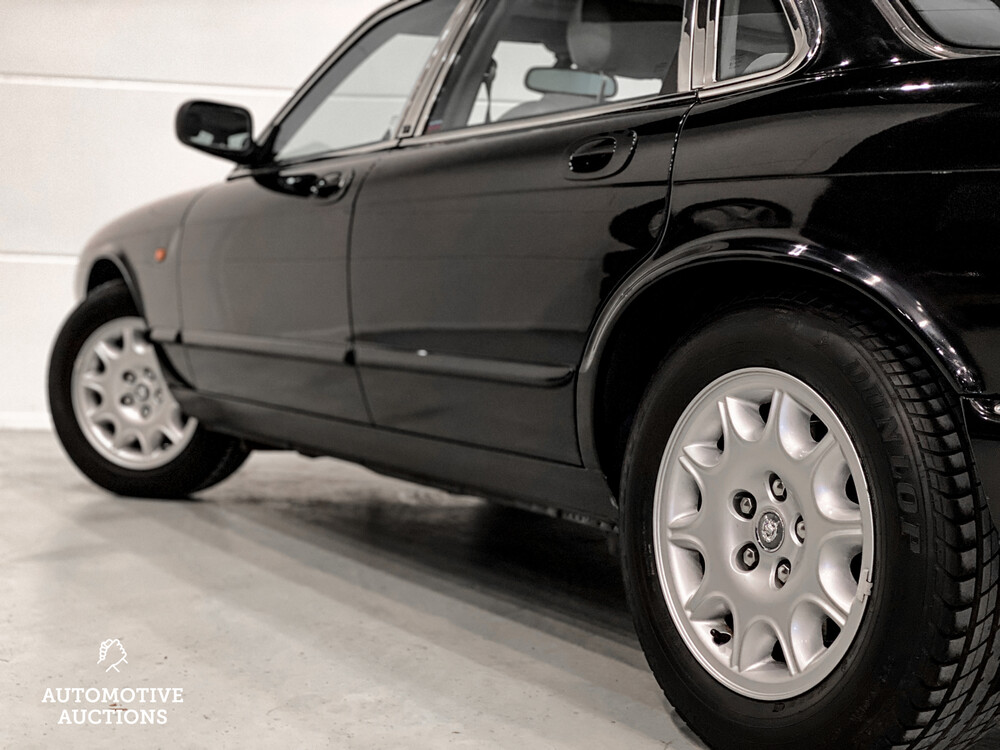 Jaguar XJ 3.2 V8 Executive 237hp 2002, 41-ZKN-1