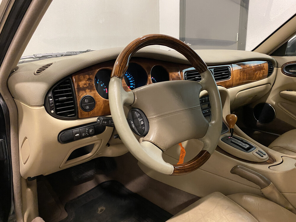Jaguar XJ 3.2 V8 Executive 237hp 2002, 41-ZKN-1