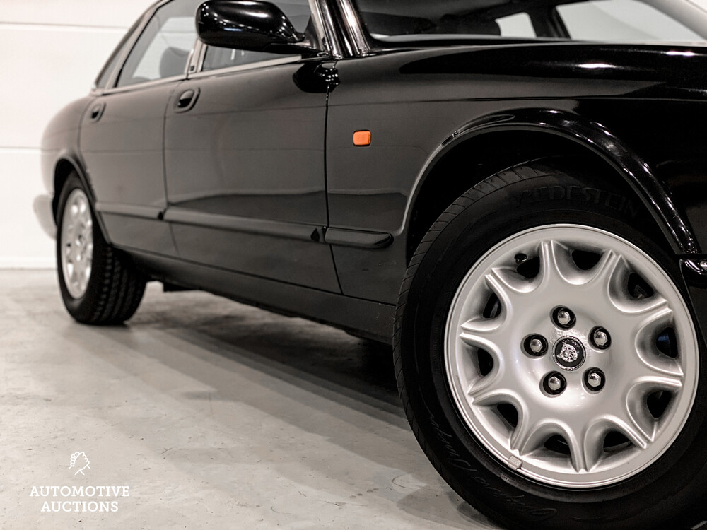 Jaguar XJ 3.2 V8 Executive 237hp 2002, 41-ZKN-1