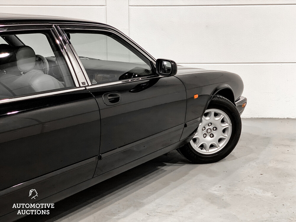 Jaguar XJ 3.2 V8 Executive 237hp 2002, 41-ZKN-1
