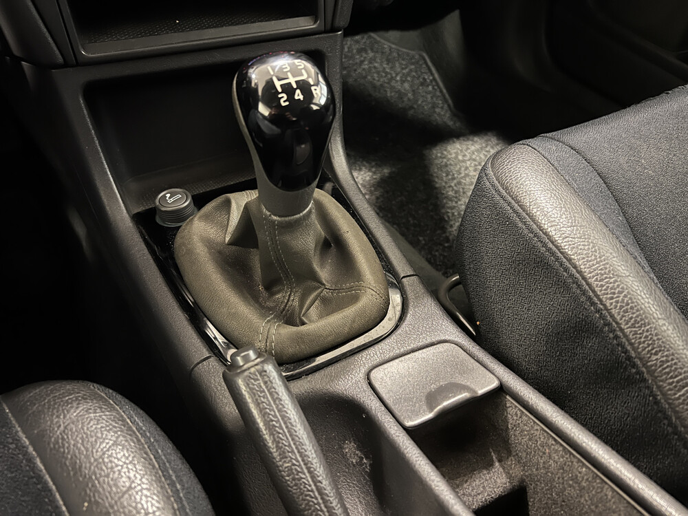 Volvo V40 Europa 136PS 2003 -Orig. NL-, 16-LR-RP.