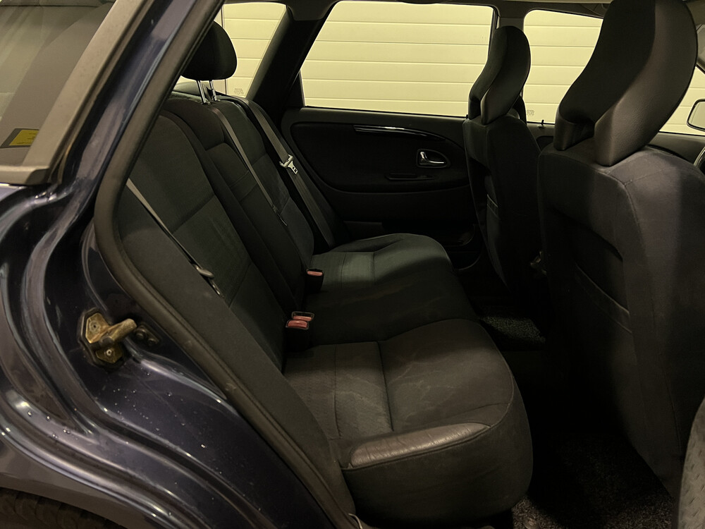 Volvo V40 Europa 136PS 2003 -Orig. NL-, 16-LR-RP.