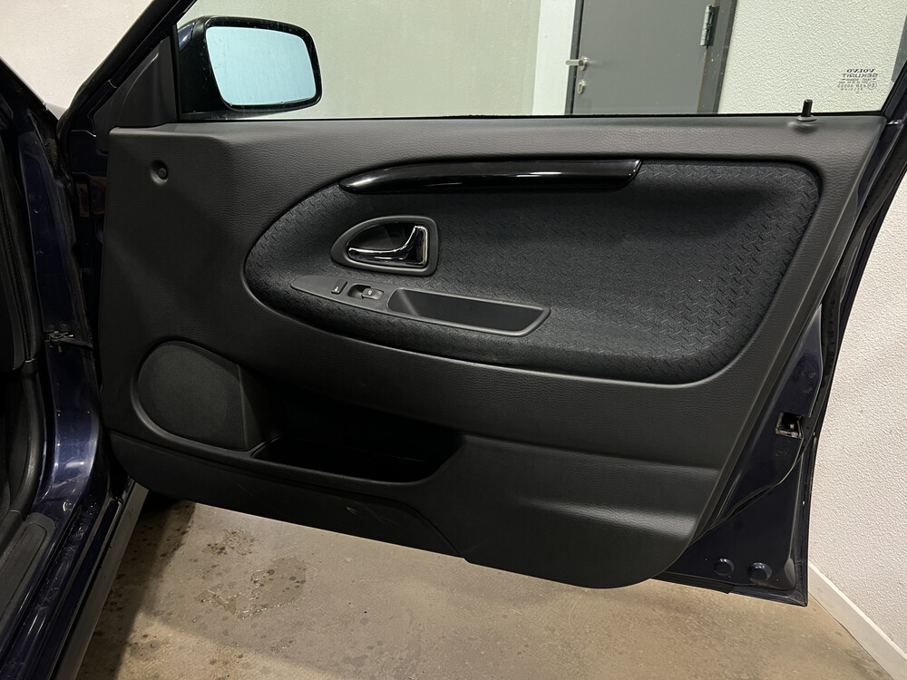 Volvo V40 Europa 136PS 2003 -Orig. NL-, 16-LR-RP.