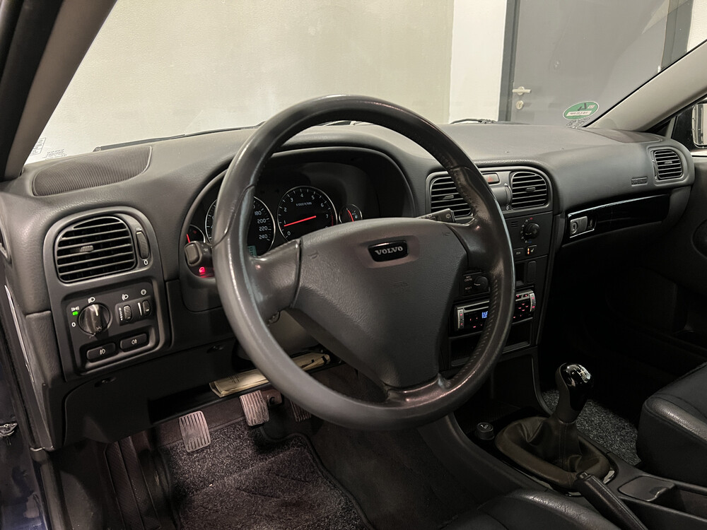 Volvo V40 Europa 136PS 2003 -Orig. NL-, 16-LR-RP.