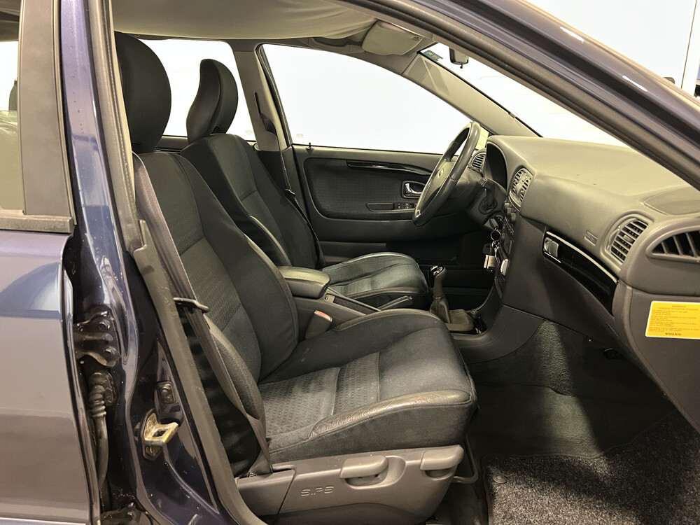 Volvo V40 Europa 136PS 2003 -Orig. NL-, 16-LR-RP.