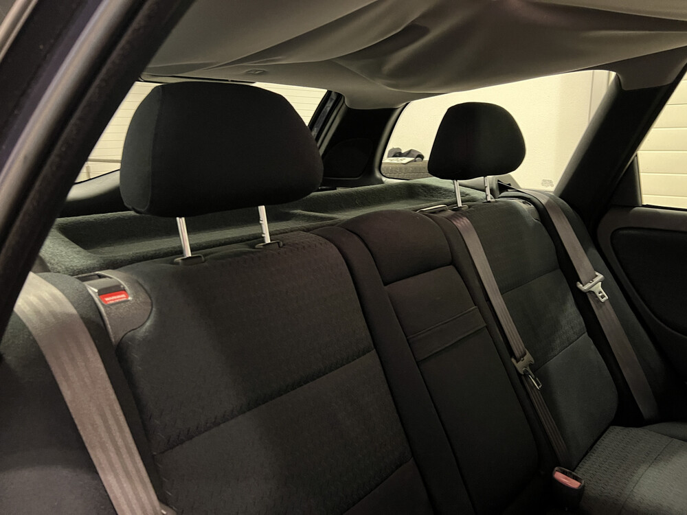 Volvo V40 Europa 136PS 2003 -Orig. NL-, 16-LR-RP.