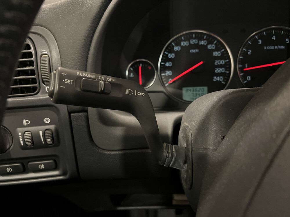 Volvo V40 Europa 136PS 2003 -Orig. NL-, 16-LR-RP.