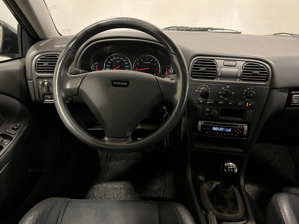 Volvo V40 Europa 136PS 2003 -Orig. NL-, 16-LR-RP.