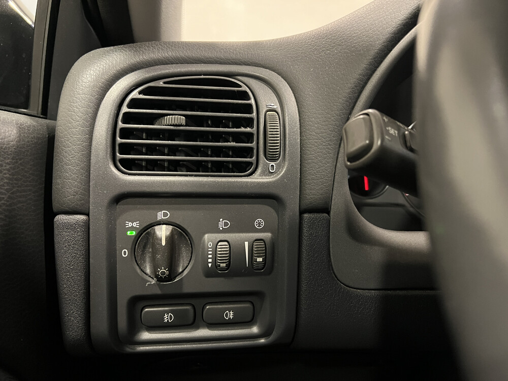 Volvo V40 Europa 136PS 2003 -Orig. NL-, 16-LR-RP.