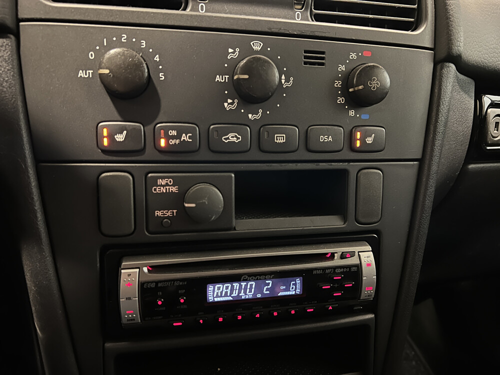 Volvo V40 Europa 136PS 2003 -Orig. NL-, 16-LR-RP.