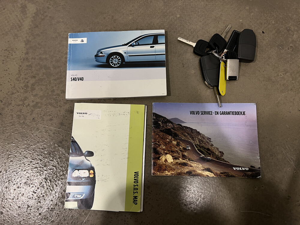 Volvo V40 Europa 136PS 2003 -Orig. NL-, 16-LR-RP.