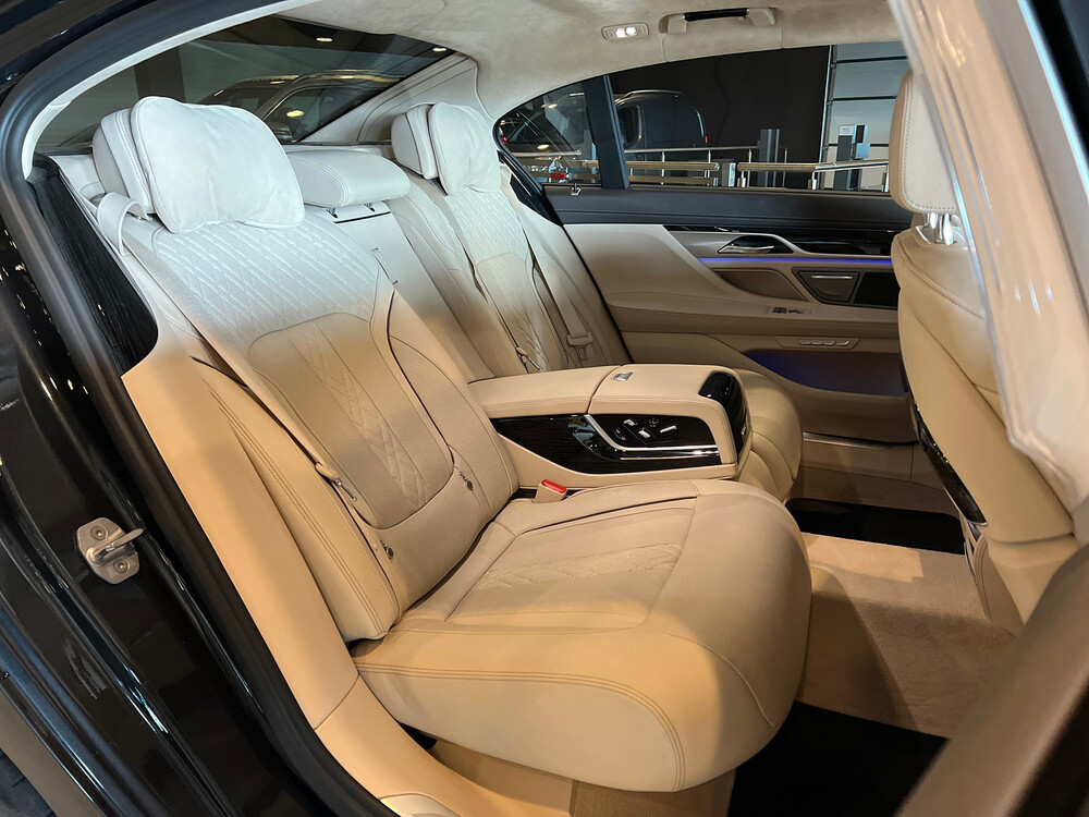 BMW M760Li xDrive M-Sport V12 7er LANG 609PS 2016 G12, L-128-BS