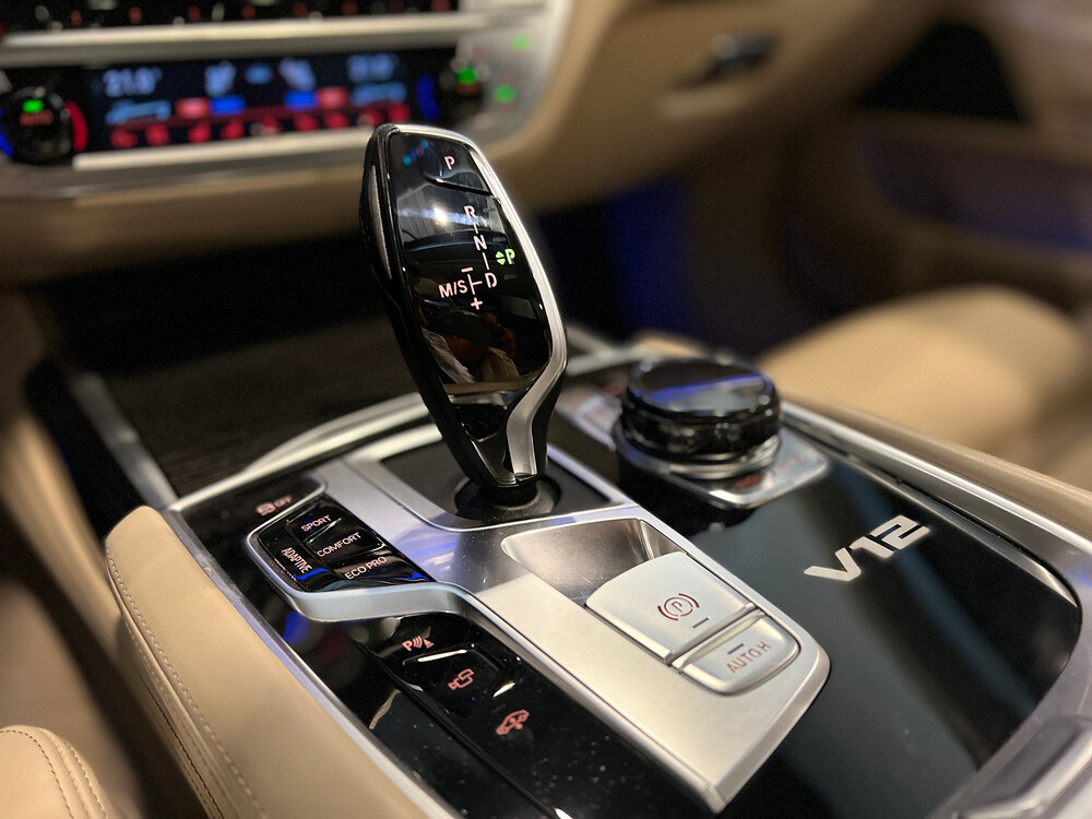 BMW M760Li xDrive M-Sport V12 7er LANG 609PS 2016 G12, L-128-BS