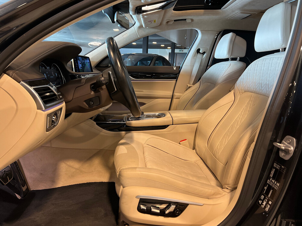 BMW M760Li xDrive M-Sport V12 7er LANG 609PS 2016 G12, L-128-BS