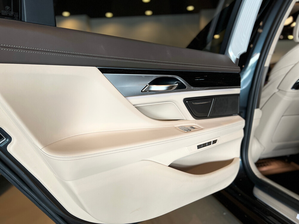 BMW M760Li xDrive M-Sport V12 7er LANG 609PS 2016 G12, L-128-BS