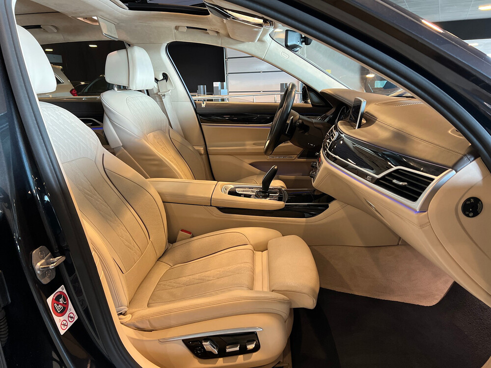 BMW M760Li xDrive M-Sport V12 7er LANG 609PS 2016 G12, L-128-BS